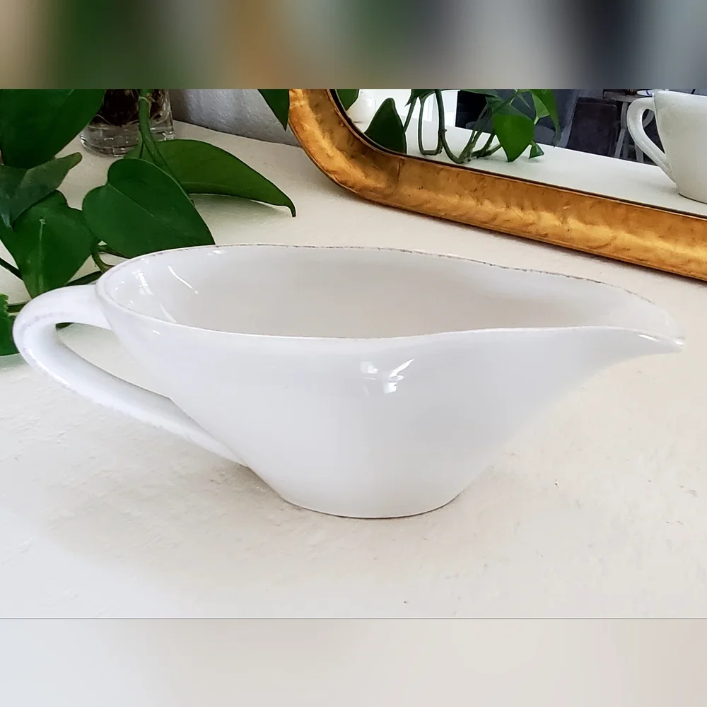 Crate&Barrel Marin White Gravy Sauce Boat, Burgundy Shaded Edges, Ceramic, EUC